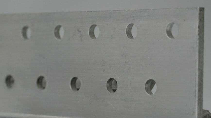 Foto do Cantoneira 10 furos — Solarfix — detalhe ampliado